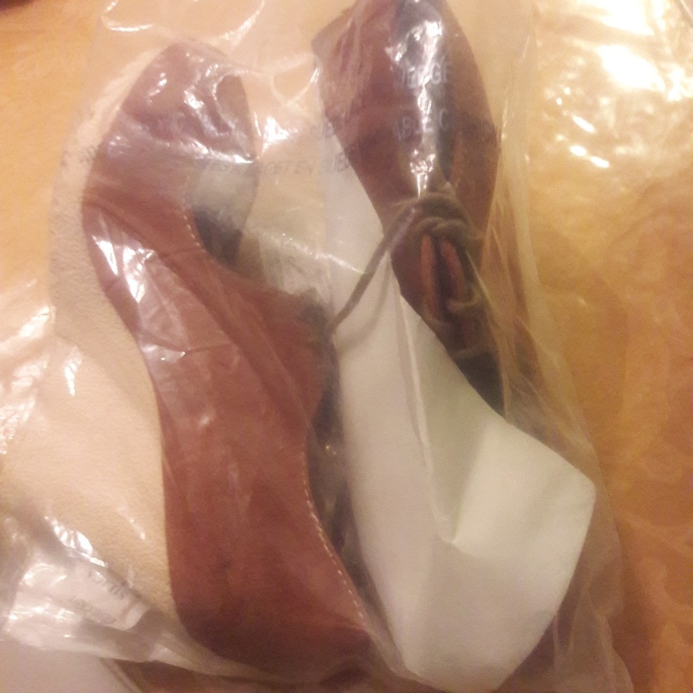 Cushion Walk genuine suede lace up wedge - Picture 3 of 8